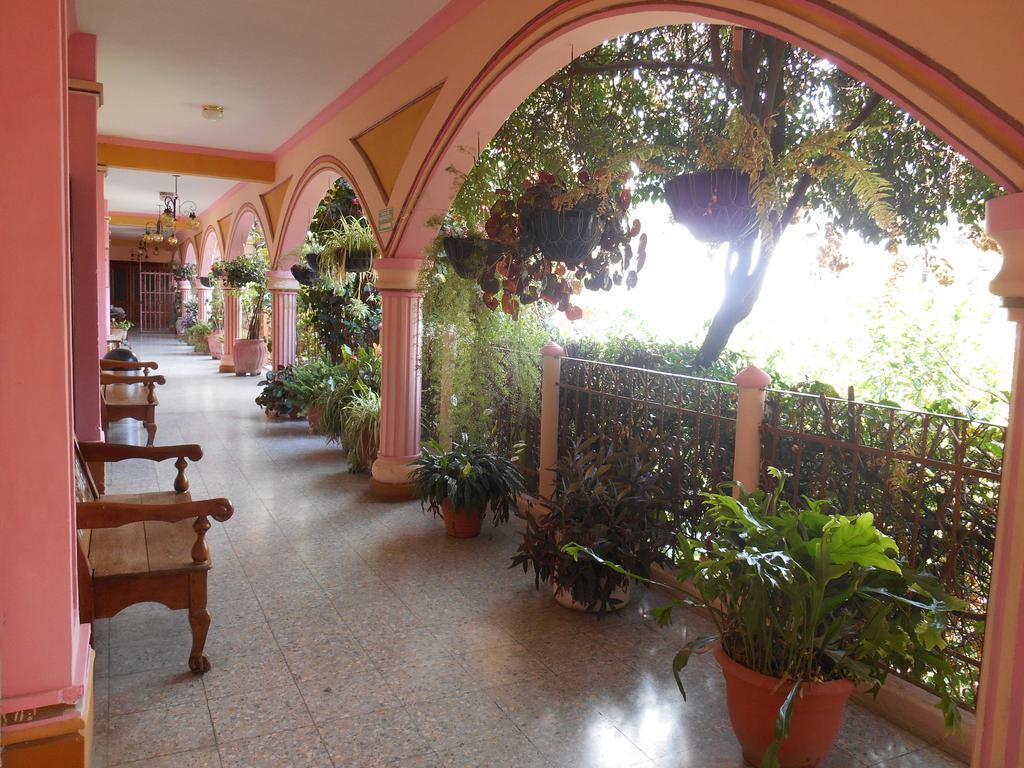 Hotel El Chaparral Panajachel Exterior foto