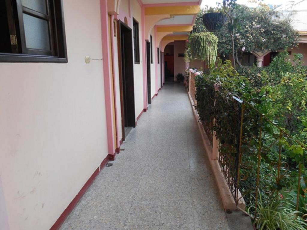 Hotel El Chaparral Panajachel Exterior foto